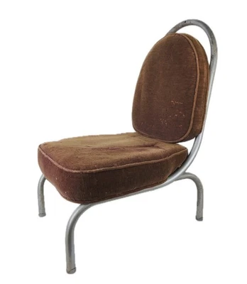 Silla baja con marco de metal tubo doblado tubular vintage de los años 50 para pasajeros fúnebres vivos Foto 1 de 4