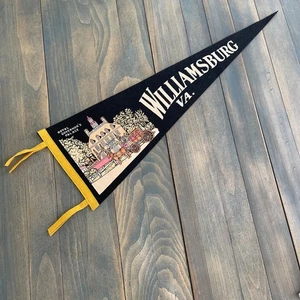 Vintage 27" Williamsburg Virginia Palazzo dei Governatori Reali Pennant Souvenir (ST) - Foto 1 di 5