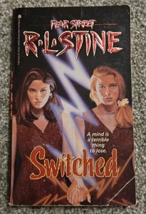 R.L Stine Fear Street paperback book Switched series YA horror Series 1st Ed - Imagen 1 de 8
