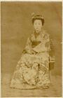 JAPON Ca 1870 Portrait d'une femme  en costume traditionnel - albumine