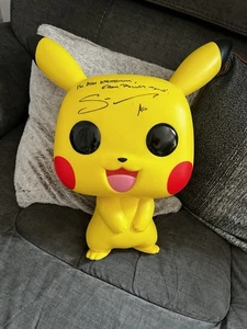 18 Inch Funko Pokémon Pikachu Signed/autographed-sarah Natochenny - Picture 1 of 3