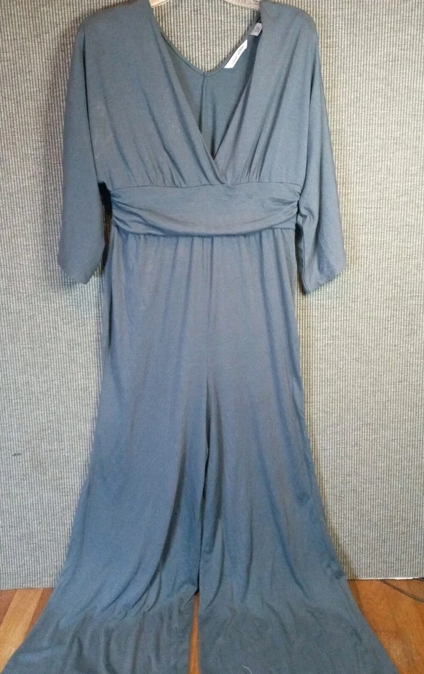 Mono Derek Corazón Talla Grande Manga Cuarto Cuello en V Foto 1 de 4