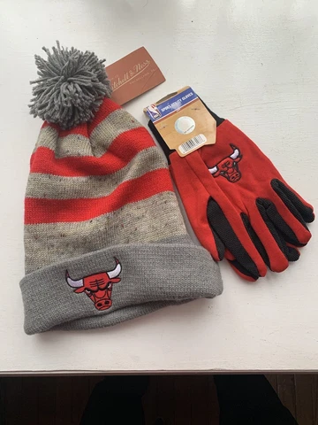 Chicago Bulls Knit Hat & Gloves Cover