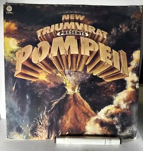 TRIUMVIRAT 1977 LP "PRESENT POMPEII" CLASSIC Recorded In Germany VINTAGE VINYL - Foto 1 di 18