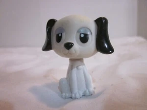 Mannix Welpe Hund Mini Figur Vinyl Wackelkopf Puppenhaus Haustier weiß schwarze Ohren - Bild 1 von 4