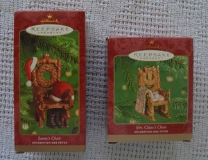 2000 & 2001 SANTA'S CHAIR und MRS. CLAUSE'S CHAIR HALLMARK ORNAMENTS - Bild 1 von 6