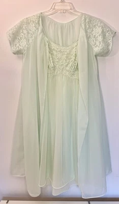 VTG Vanity Fair Sz 30 Mint Green Sheer Chiffon  Lace Peignoir Set Nightgown Robe - Image 1 of 4