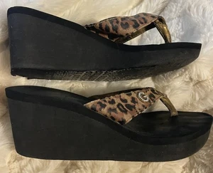 Guess DAMEN-FLIP-FLOPS SCHWARZ KEILABSATZ Plateau SANDALEN Glitzer Leopard Größe 6,5 - Bild 1 von 9