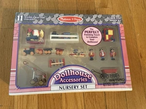 Acceso a casa de muñecas Melissa & Doug. Juego de guardería escala 1:12 trenes de juguete y soldados - Imagen 1 de 2