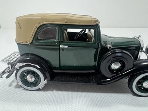 Signature Models 1934 Duesenberg Green/Black 1:32 Opening Hood & Doors - Picture 1 of 5