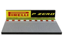 Diorama présentoir Circuit Pirelli P Zero - 1/43ème - #43-2-Q-N-005