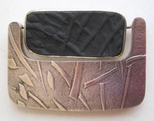 Broche con bisagras de piedra esterlina y negra hebilla rama en relieve 2 pulgadas x 1,5 pulgadas - Imagen 1 de 9