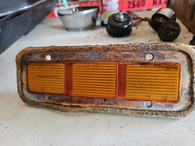 1971 PLYMOUTH ROADRUNNER SATELLITE GTX ОРИГИНАЛЬНЫЙ ГАБАРИТНЫЙ ФОНАРЬ  - Изображение 1 из 3