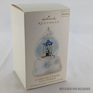 2007 Hallmark A GATHERING OF FRIENDS Ornament Winter Wonderland Series Snowglobe - Picture 1 of 7