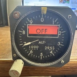 HONEYWELL ALTITUDE INDICATOR 4005123-903 WITH CONNECTOR *untested*    Bin12 - Picture 1 of 4