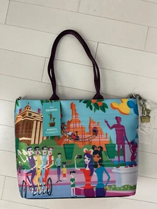 Borsa tote 2023 Disneyland Shag Main Street USA Panorama Harveys in mano - Foto 1 di 8