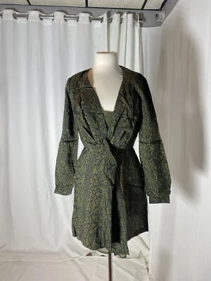 Vestido French Connection Erina drapeado cuello en V verde oliva talla 8, $148 Foto 1 de 4