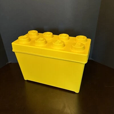 LEGO VACÍO Caja y Tapa SOLO CLÁSICO Grande 8 Tachuelas Amarillo Ladrillo Contenedor de Almacenamiento Foto 1 de 4