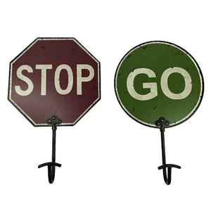 Insegne Stop And Go Gancio da Parete in Metallo Dipinto invecchiato Set di 2 Giovani/Bambini - Foto 1 di 7