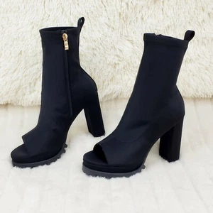 Botas al tobillo Natalie negras de tacón grueso punta abierta elásticas con suela en la lengüeta - Imagen 1 de 10