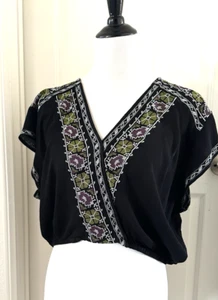Hermoso top bordado tribal alto-bajo Free People grande - Imagen 1 de 8