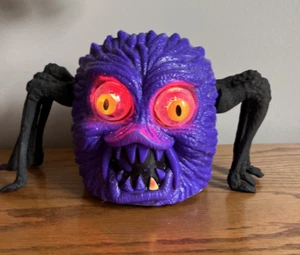 Vtg 1994 Shaking Spooky Mutants Purple Spider Spearhead Paper Magic Group READ - Picture 1 of 11