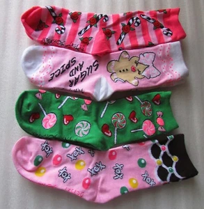 Betsey Johnson Socks 4 Pairs Gingerbread Gift Box New - Picture 1 of 7