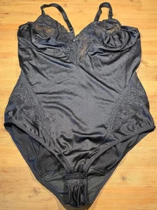 SEXY: VENUS Body mit Spitze, ohne Bügel, 90 / 44, schwarz, optisch sehr gut - Picture 1 of 8