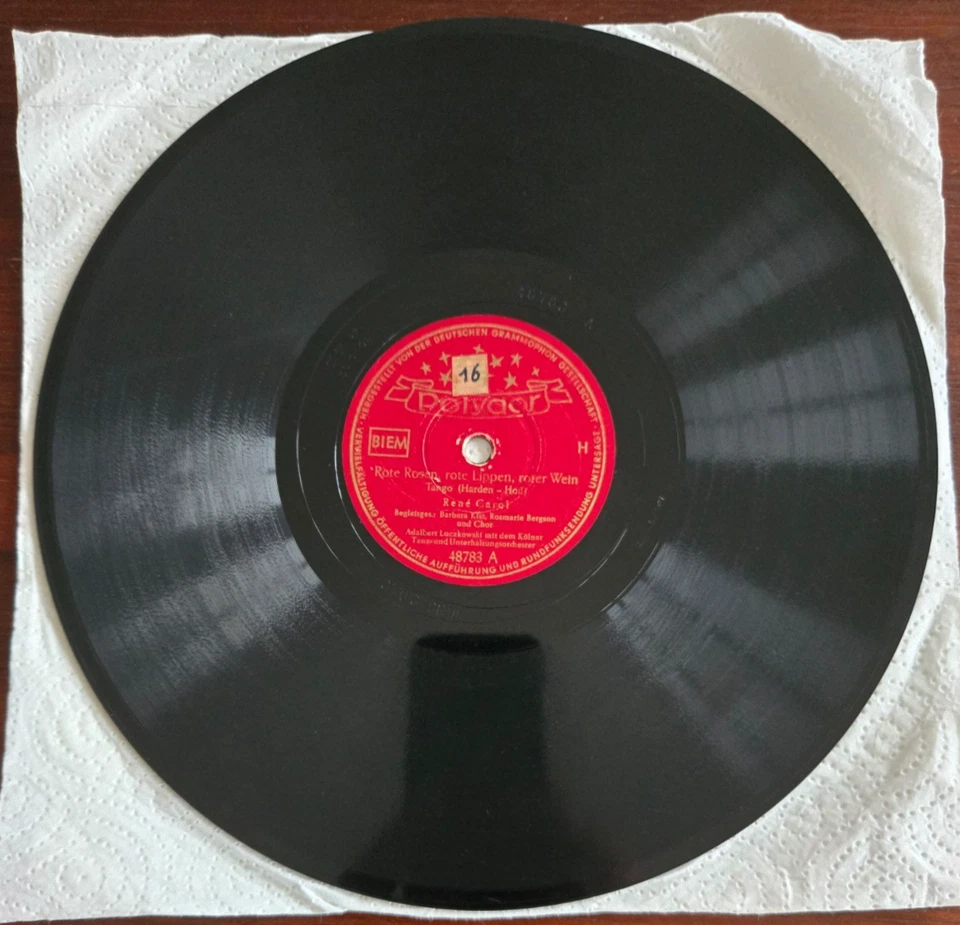 Rote Rosen, rote Lippen, roter Wein     -    René Carol - Bild 1 von 2