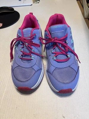 Saucony WOMENS 5.5M WALKING SHOE - Image 1 of 4