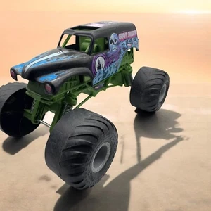 Hot Wheels Monster Jam Grave Digger 1:10 Scale  DNL95 2015 Mattel W/ Suspension - Picture 1 of 13