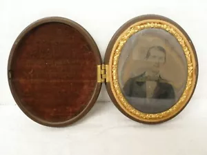 Antique Double Daguerreotype Oval Photograph of Man - Ninth Plate - Picture 1 of 5