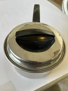 Olla para salsa de 1 cuarto de galón Ekco de acero inoxidable de colección Flint Ware con tapa - Imagen 1 de 7