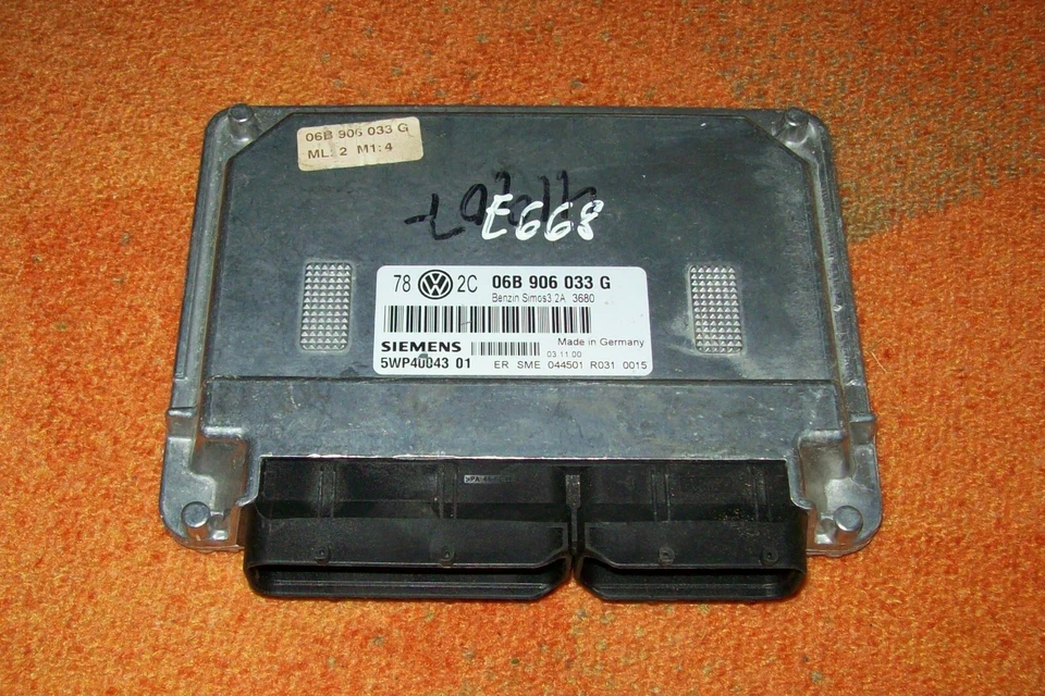 Centralina motore VW Passat (3B) 2.0 AZM 06B906033G 5WP40043 01 dal 2000 - Immagine 1 di 1