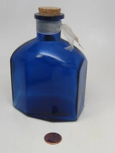ORIGINAL VINTAGE Mindart Studio INC MEDICAL BOTTLE Blue Cobalt 5" Tall WITH CORK - Foto 1 di 2
