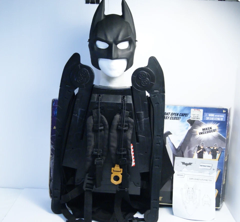 Batman DC El Caballero Oscuro Wayne Tech Mega Capa Retráctil 5 pies Alas de Murciélago LEER Foto 1 de 4