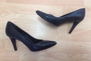 Diane Von Furstenberg DVF Classic Black Leather Pointy Pumps Size 7 Heels Shoes - Picture 1 of 6