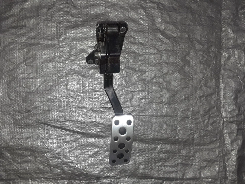 Pedal del acelerador de gasolina Subaru WRX STI 2015-2019 fabricante de equipos originales de fábrica 15-19 16 17 18 Foto 1 de 1