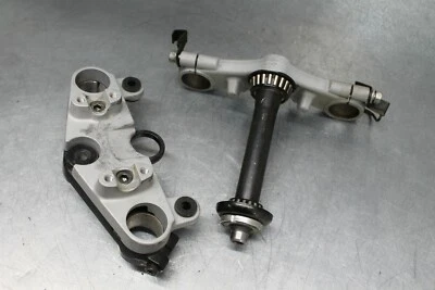 Bonito conjunto de abrazadera de árbol triple OEM 2005 Suzuki GS500F usado OEM Foto 1 de 4