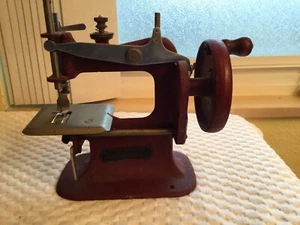 STITCH MISTRESS MINI SEWING MACHINE Works - Picture 1 of 24