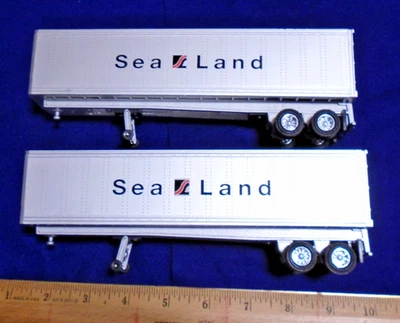 TWO LIONEL SEA LAND TRAILERS  FROM TTUX CARS - NEW - UNUSED - Image 1 of 4