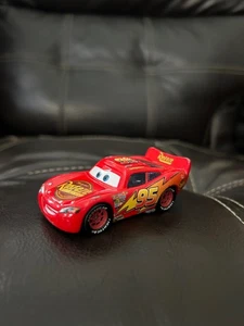 Disney Pixar's Cars Die Cast Auto #95 Lightning McQueen Rennwagen 3" lang rot - Bild 1 von 4