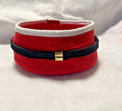 Cestas/tazones de cuerda hechos a mano "Santa" cuerda roja y blanca con cinturón negro 4x7 Foto 1 de 4