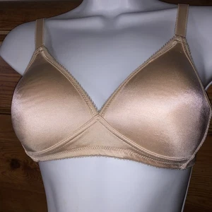 New WACOAL BASIC BEAUTY T-Shirt Wireless Bra LIGHTLY LINED Contour 856192 34A - Picture 1 of 8