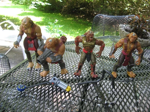 4 vintage 1998 Hasbro SMALL SOLDIERS archer action figure Cover