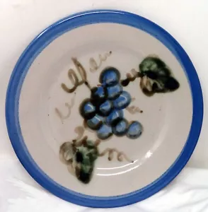 Placa redonda de 8" patrón de uvas azules de cerámica John B Taylor - Imagen 1 de 4