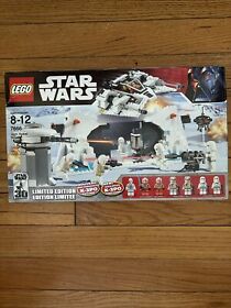 LEGO Star Wars: Hoth Rebel Base (7666) New In Box Rare Set *2007*