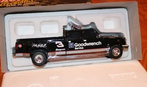 RACING COLLECTIBLES CLUB RCCA 1:24 DALE EARNHARDT GOODWRENCH DUALLY BANK - Picture 1 of 3