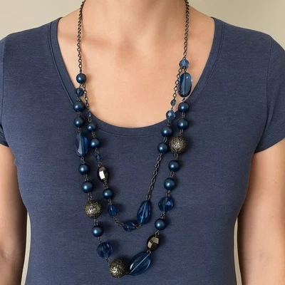 "Collar vintage Y2K núcleo de sirena perla Lucite 26"" largo tono plateado" Foto 1 de 4