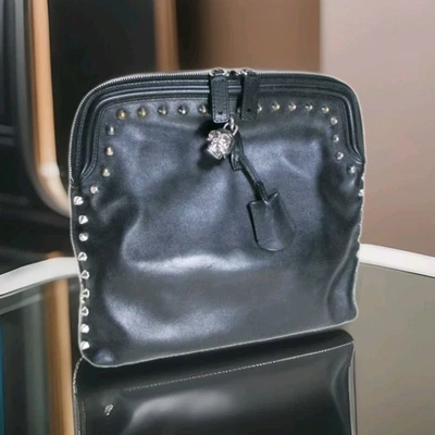 Bolso clutch Alexander McQueen Scull de cuero con tachuelas negro usado 544483-313917 Foto 1 de 4